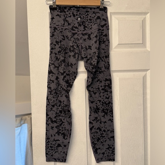lululemon align 25’ in grey floral - Picture 1 of 4